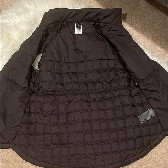 The North Face Women's Black Puffer Vest - Picture 3 of 4